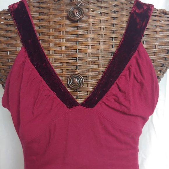 Rebecca Beeson V-neck Holiday  Tank in Burgandy - Picture 3 of 3